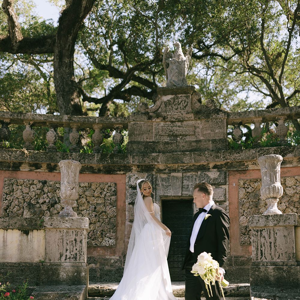 vizcaya-museum-and-gardens-wedding-couple-portrait