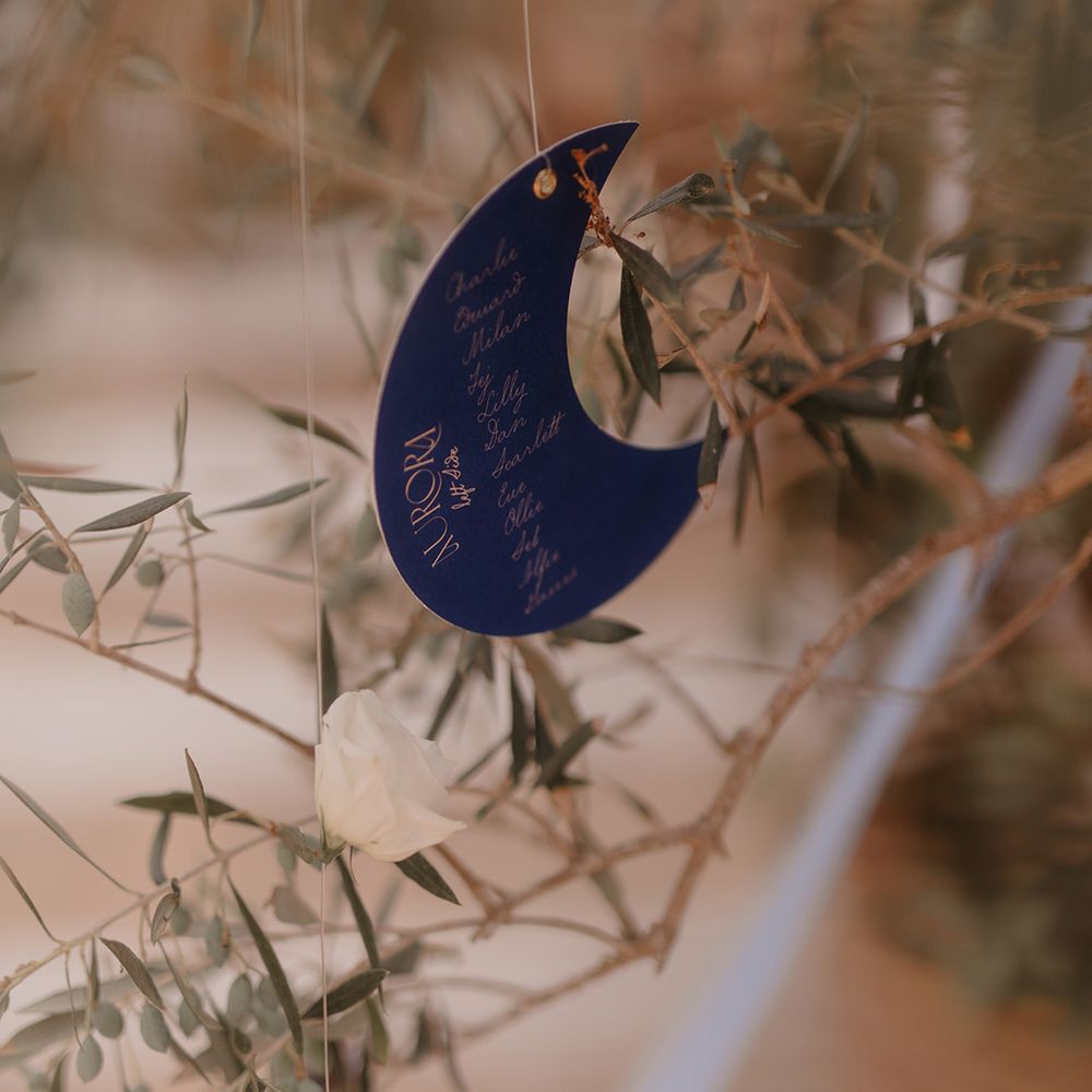 blue-moon-table-sign-seating