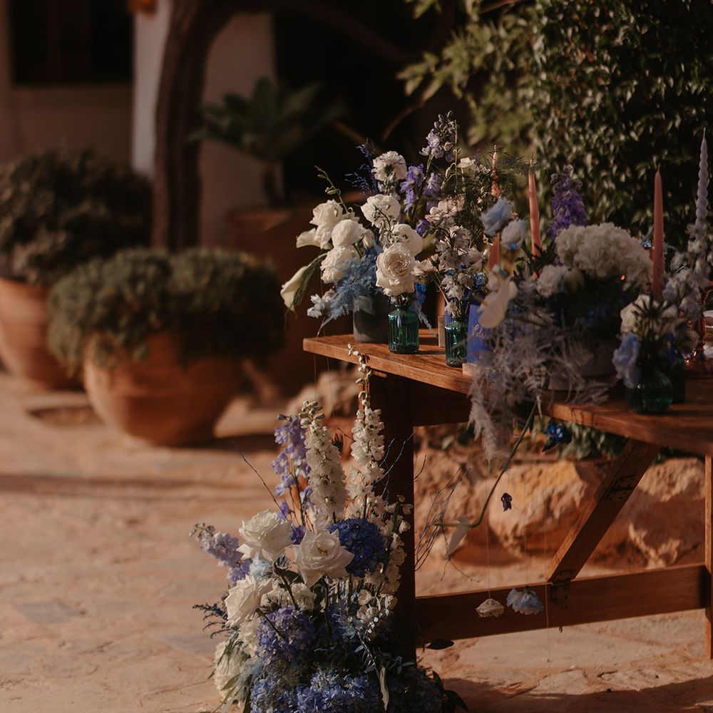 blue-wedding-flower-decorations