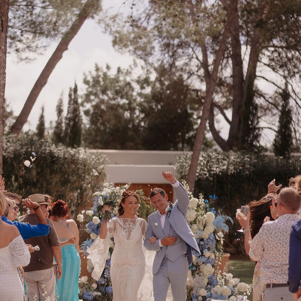 couple-walks-back-down-the-aisle-as-a-married-couple