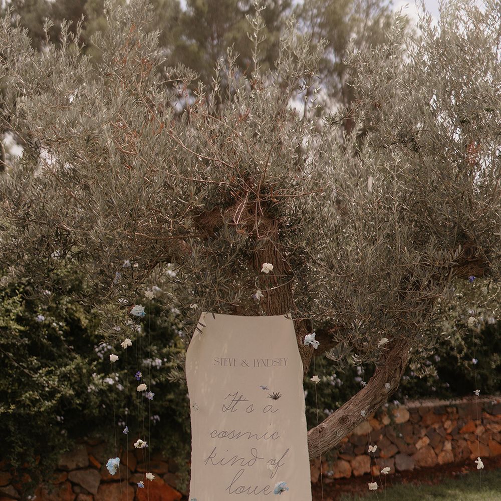 fabric-wedding-welcome-signage