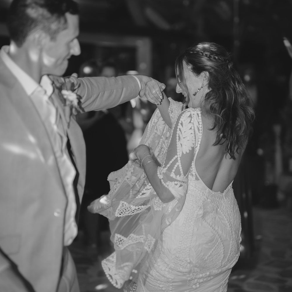 first-dance-for-bride-and-groom