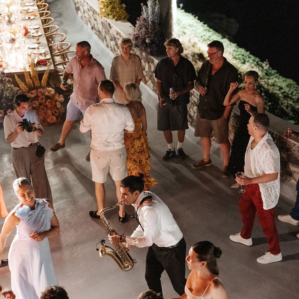 saxophone-player-at-wedding