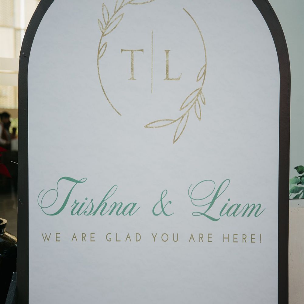 arched-wedding-welcome-signage