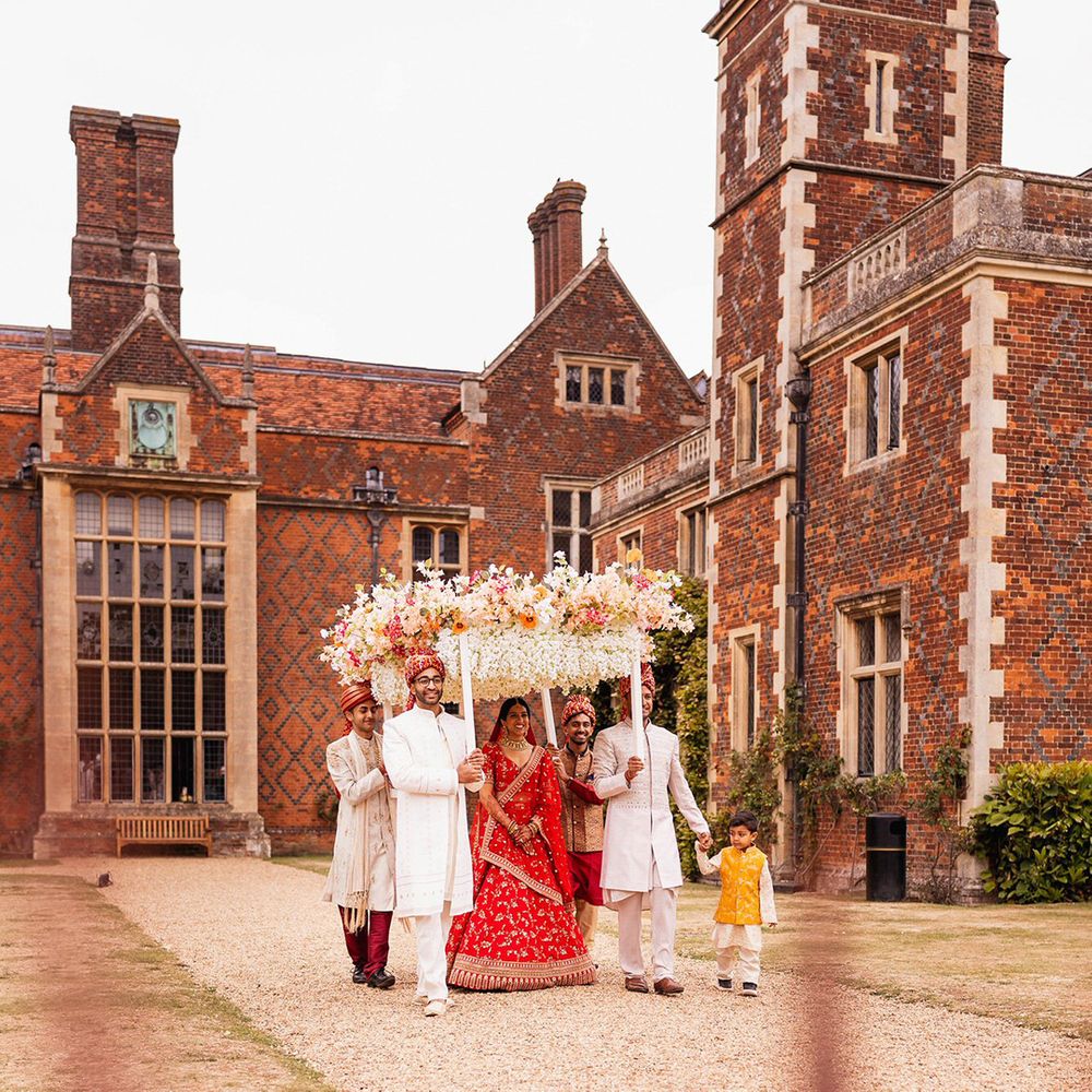 bridal-doli-entrance-down-the-aisle