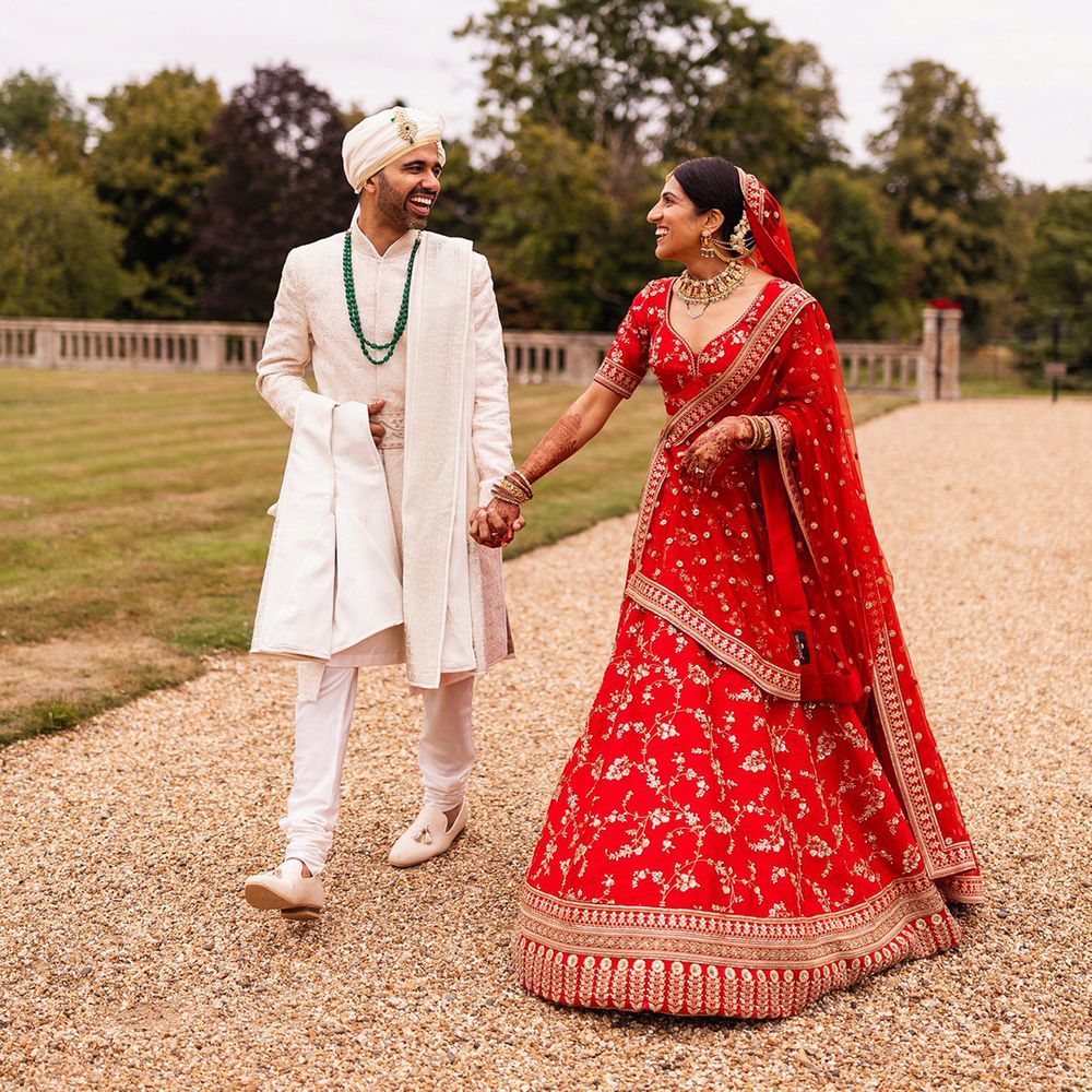 country-house-hindu-wedding-couple-portrait.