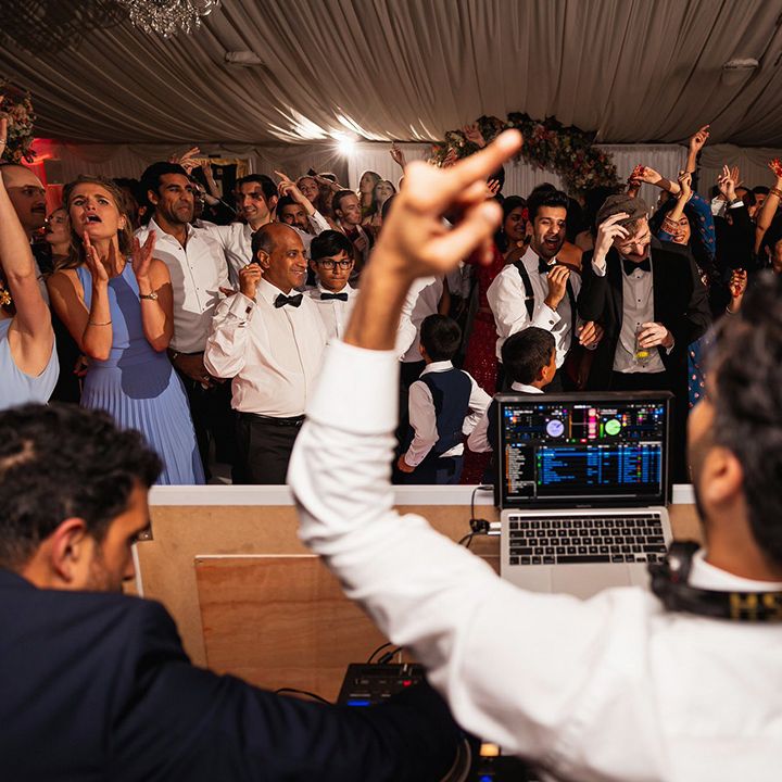 wedding-dj-at-reception