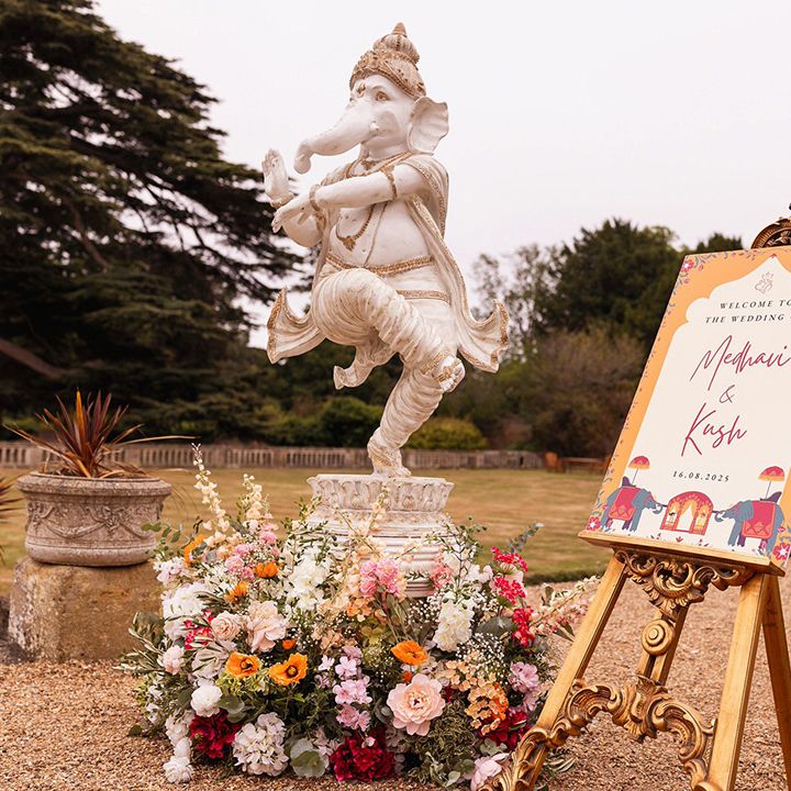 wedding-welcome-signage-and-decor