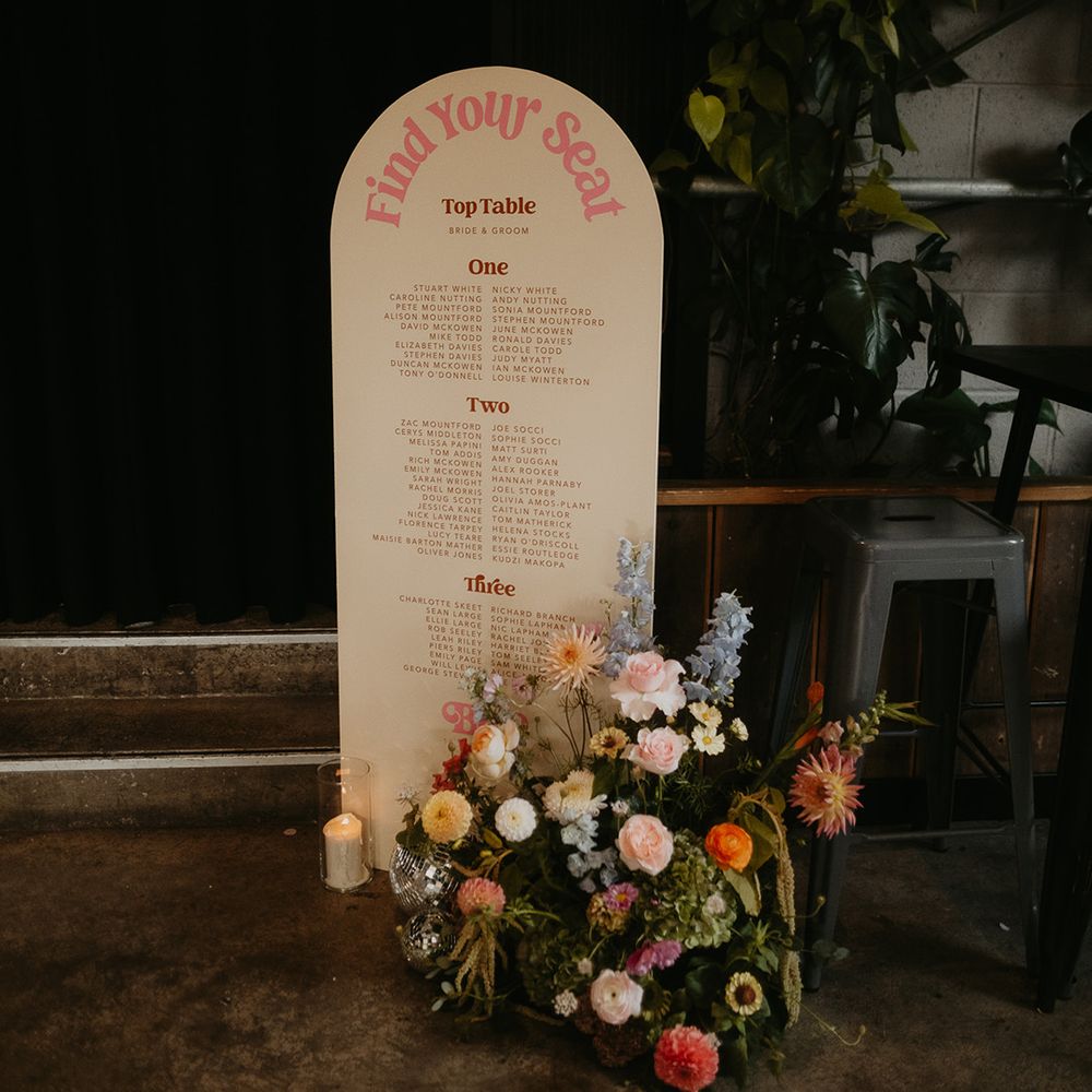 arched-wedding-seating-chart-signage