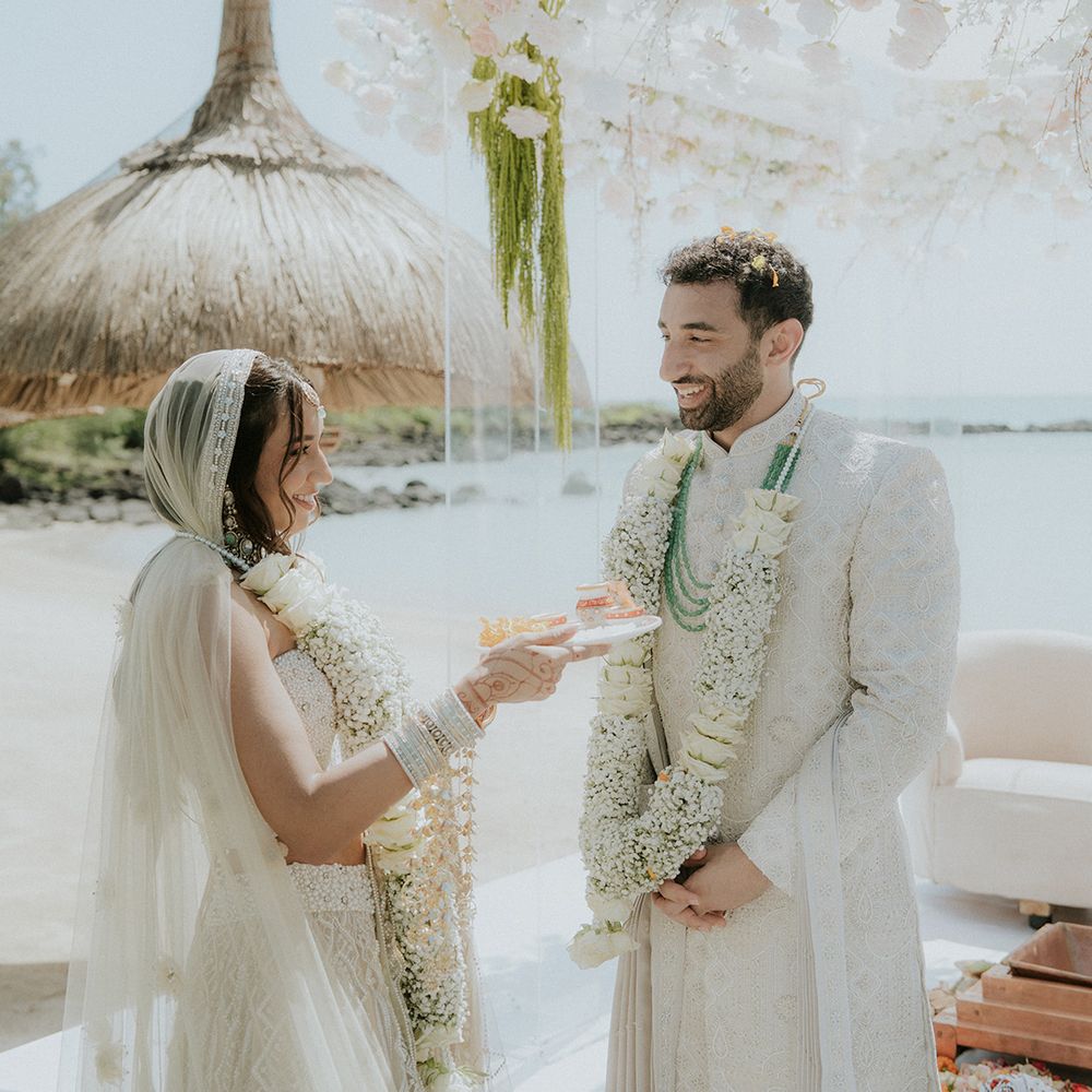 bride-and-groom-at-hindu-wedding-ceremony