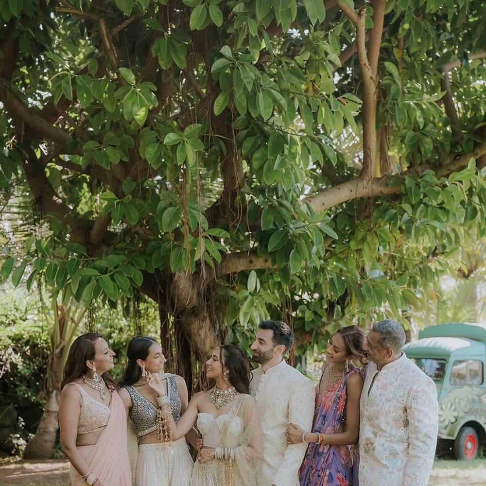 wedding-party-at-mauritus-wedding-in-sparkly-colourful-outfits