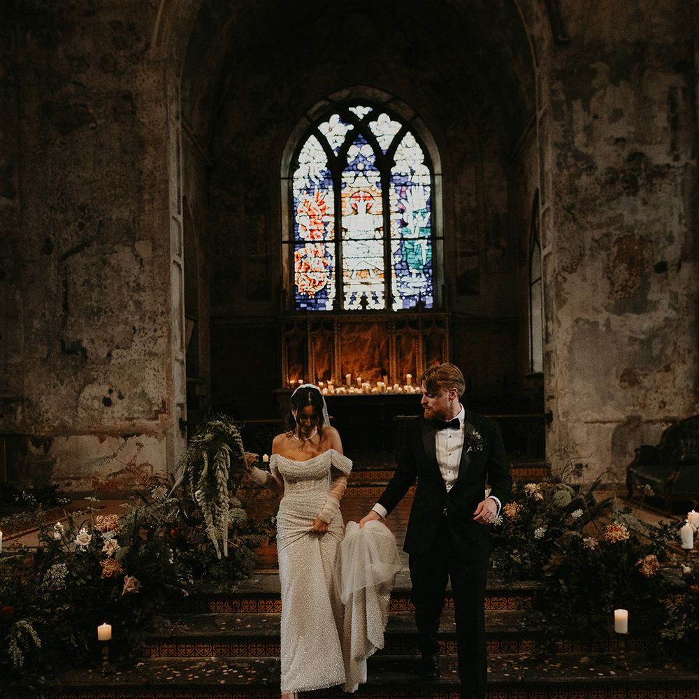 couple-walks-through-confetti