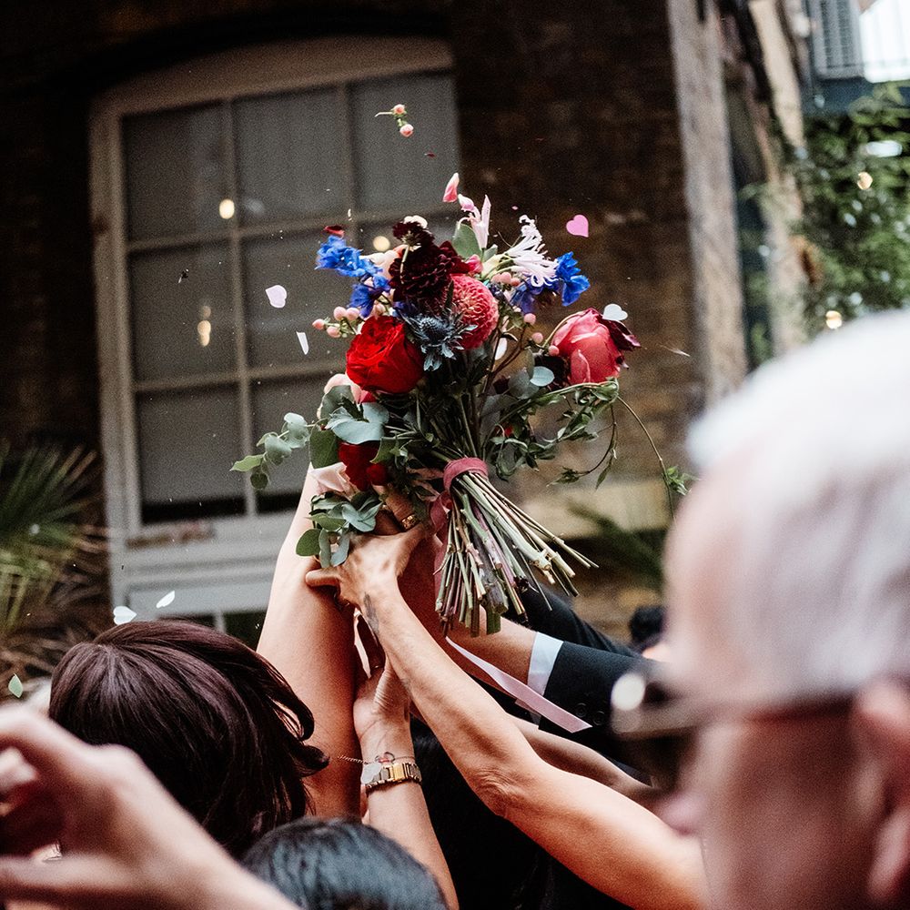 bouquet-toss-moment