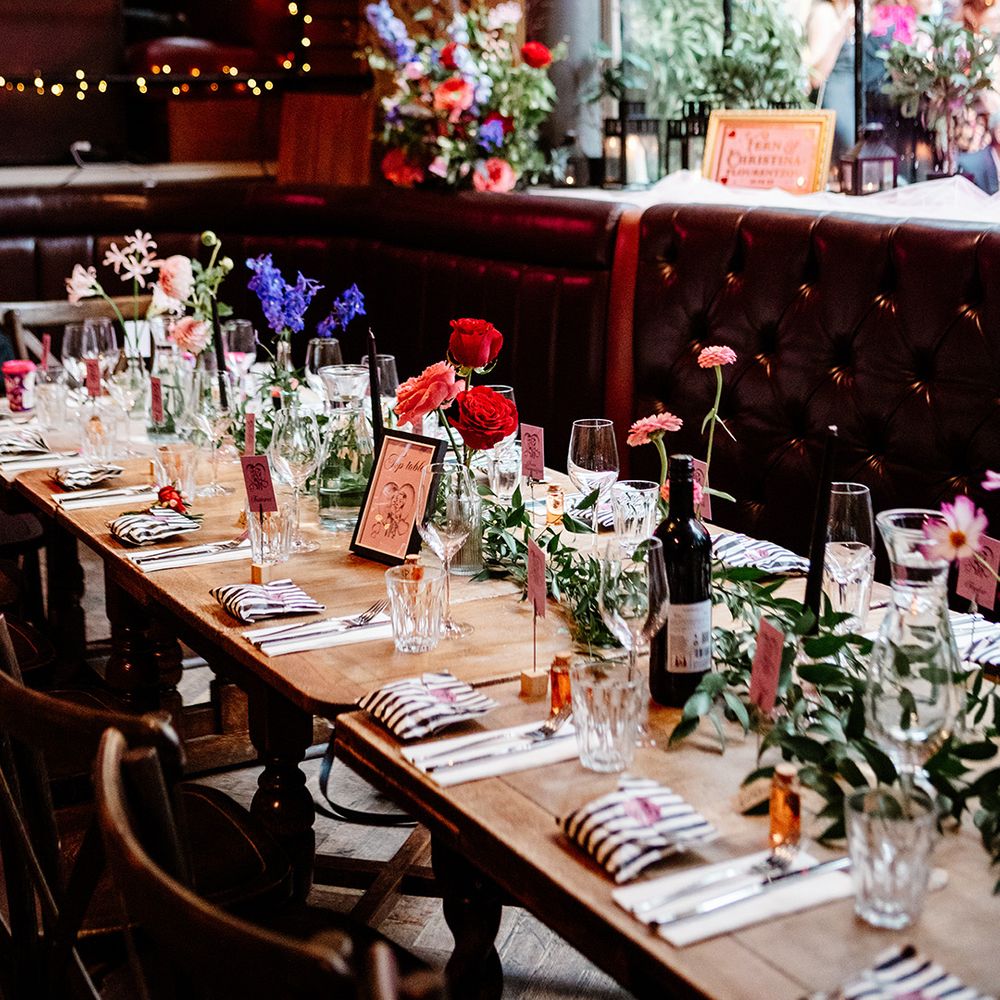 intimate-wedding-breakfast-after-town-hall-wedding