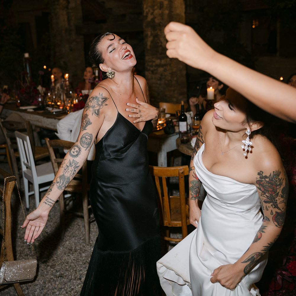 bridal-party-dancing-at-wedding-reception