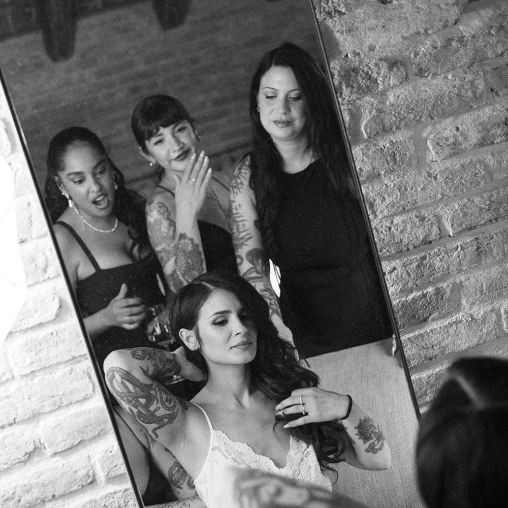 bridal-party-getting-ready-together-for-wedding