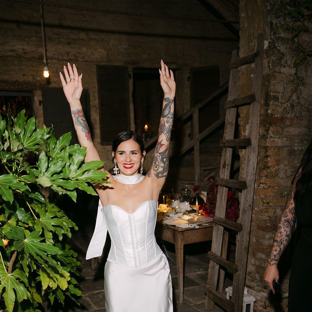 bride-outfit-change-for-wedding-reception