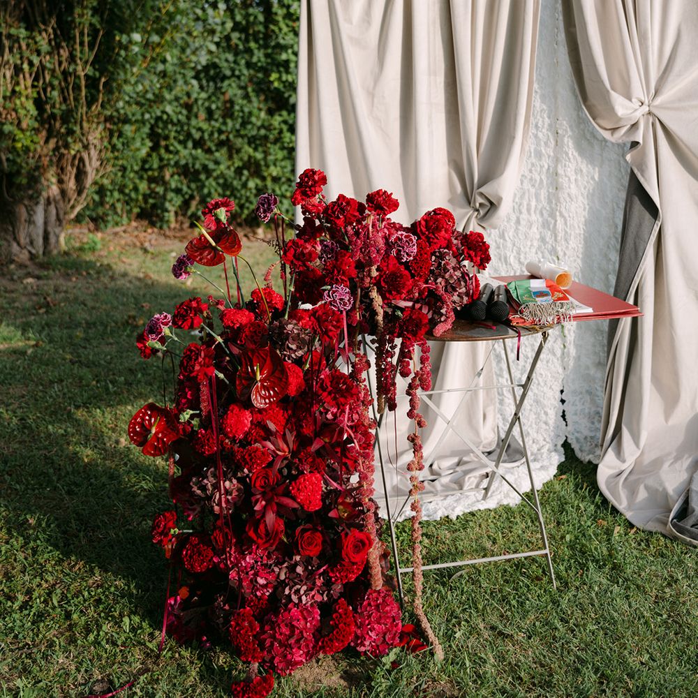 deep-red-wedding-aisle-flower-arrangements