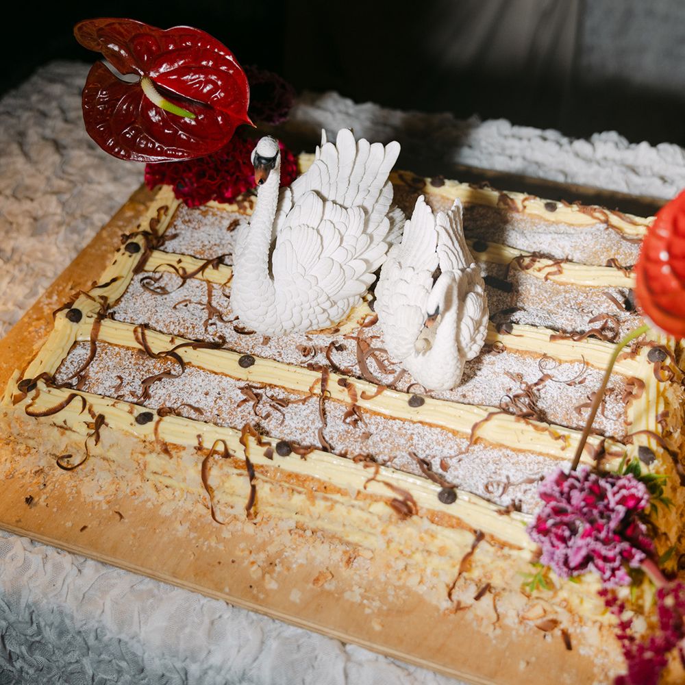 dove-cake-toppers-over-deconstructed-wedding-cake