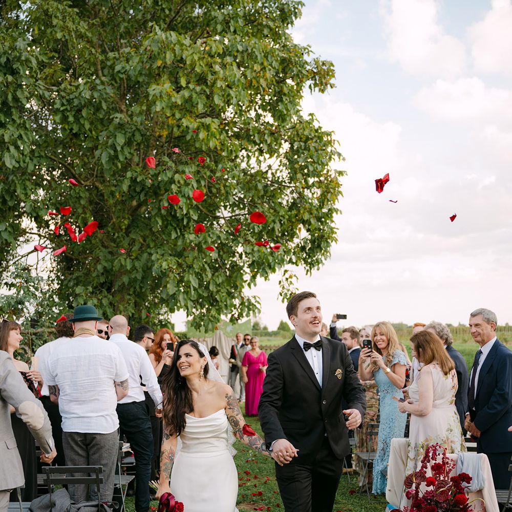 rose-petal-confetti-exit-for-couple