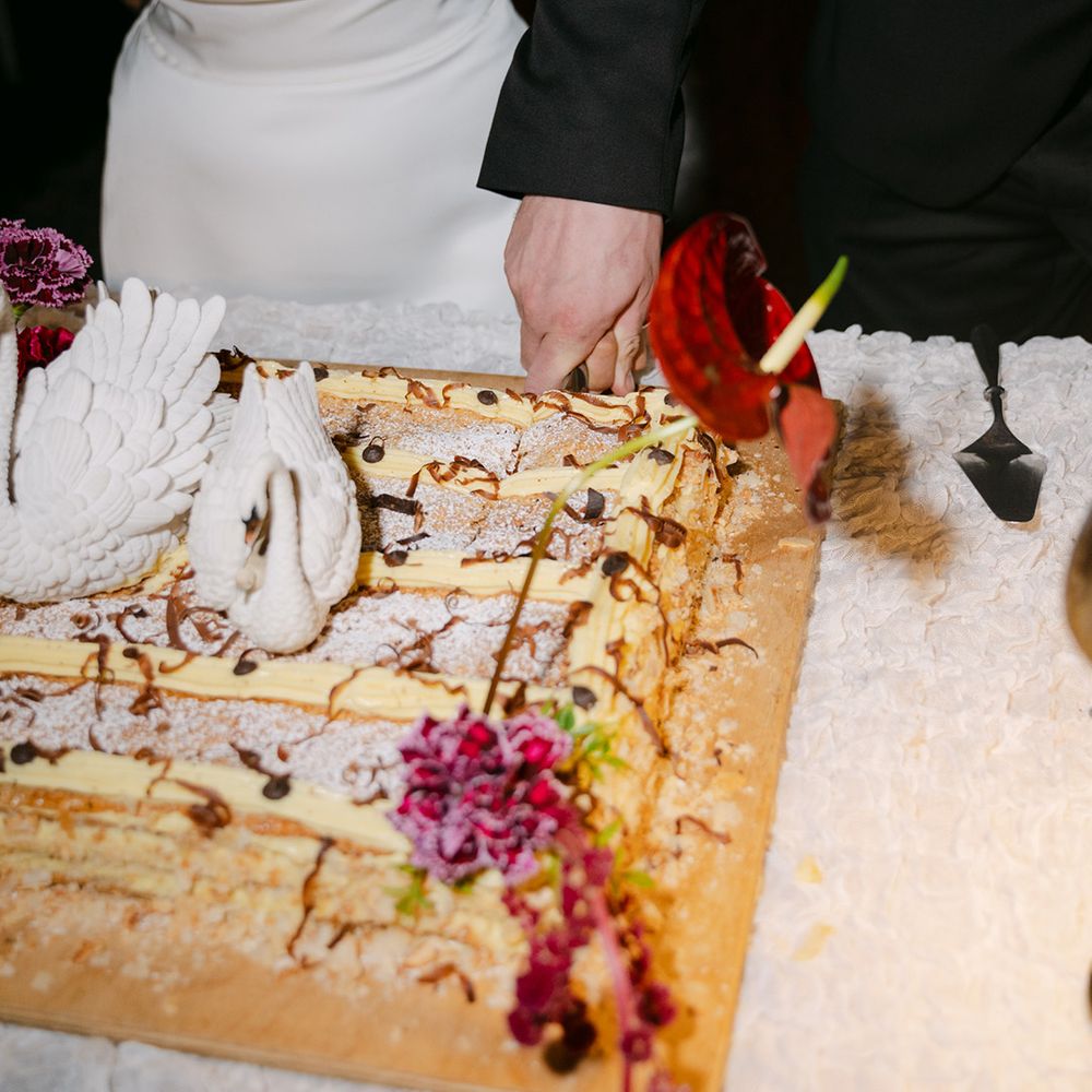 unique-deconstructed-wedding-cake