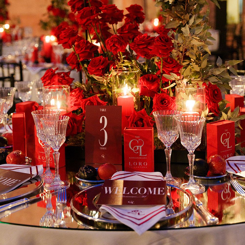 deep-red-rose-wedding-table-centrepiece-with-red-stationery