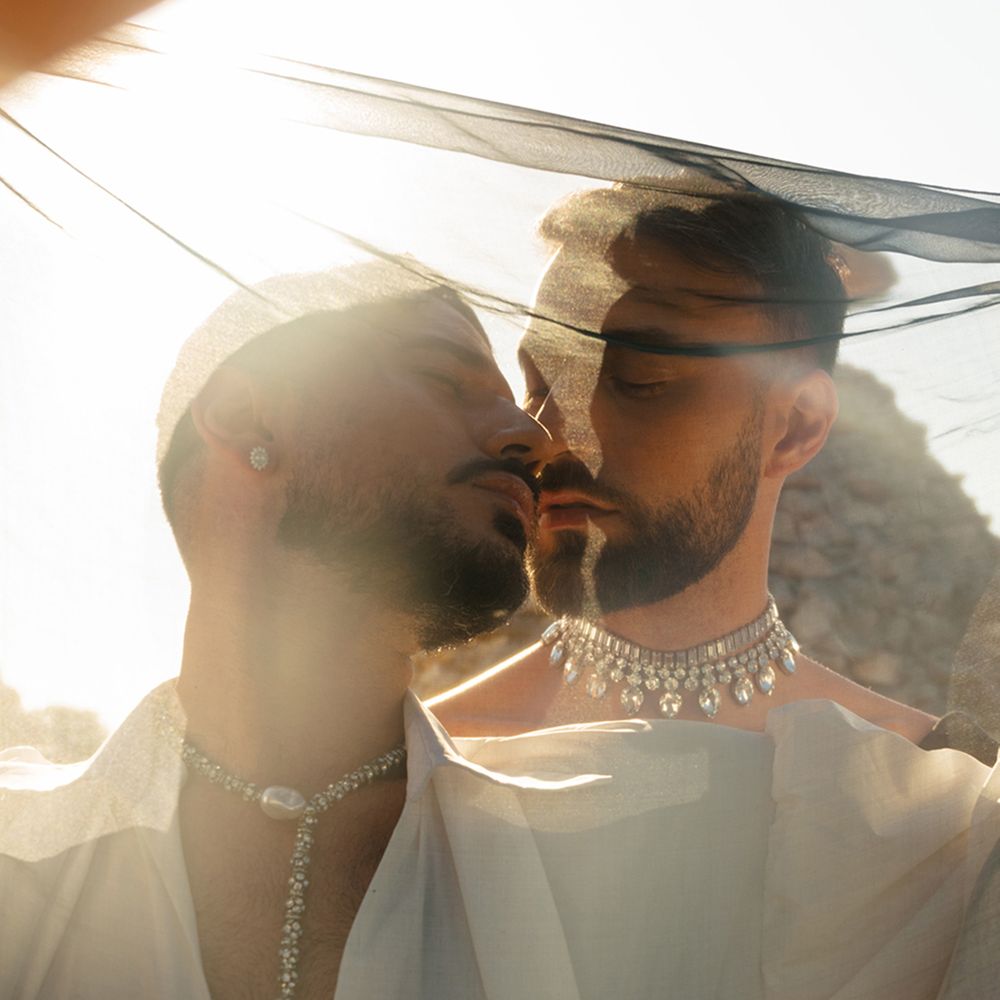 grooms-wearing-diamond-necklaces-and-jewellery