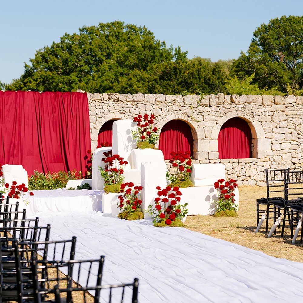 red-roses-for-romantic-valentines-wedding