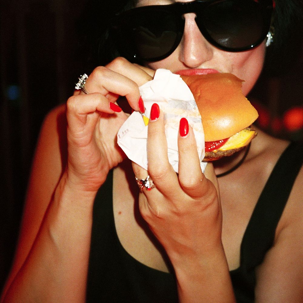 wedding-guest-eating-cheeseburger