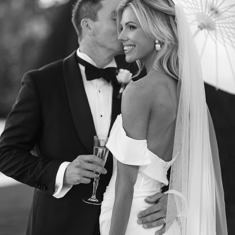 black-and-white-couple-portrait-with-paper-umbrella
