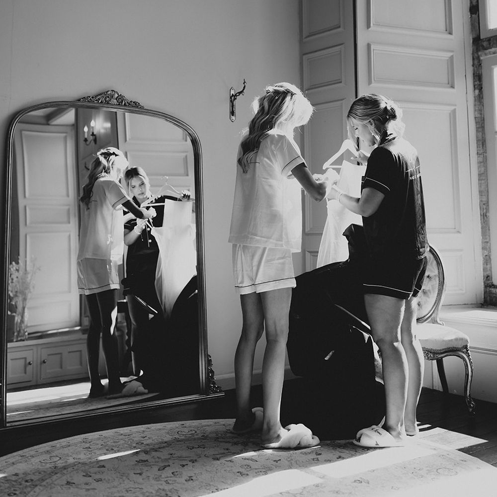 bridal-prep-on-morning-of-weddin