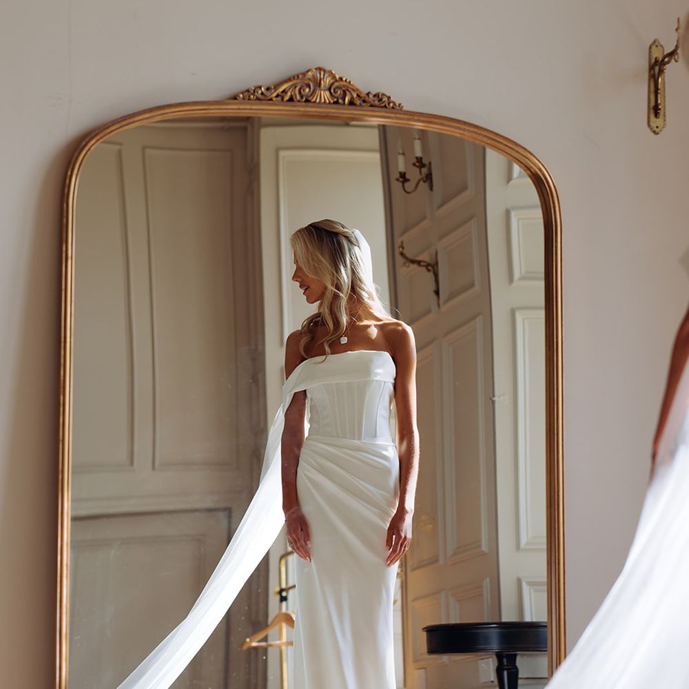 bride-in-corset-one-shoulder-dress-with-veil