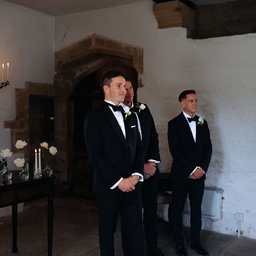 groom-reacts-to-seeing-the-bride