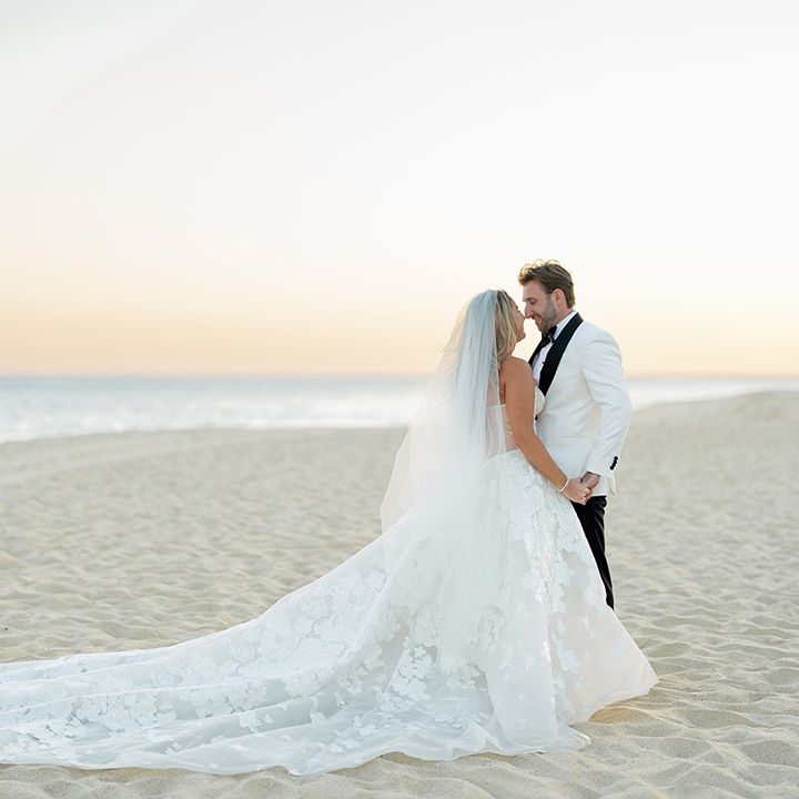 romantic-beach-couple-photo-mexico-destination-wedding