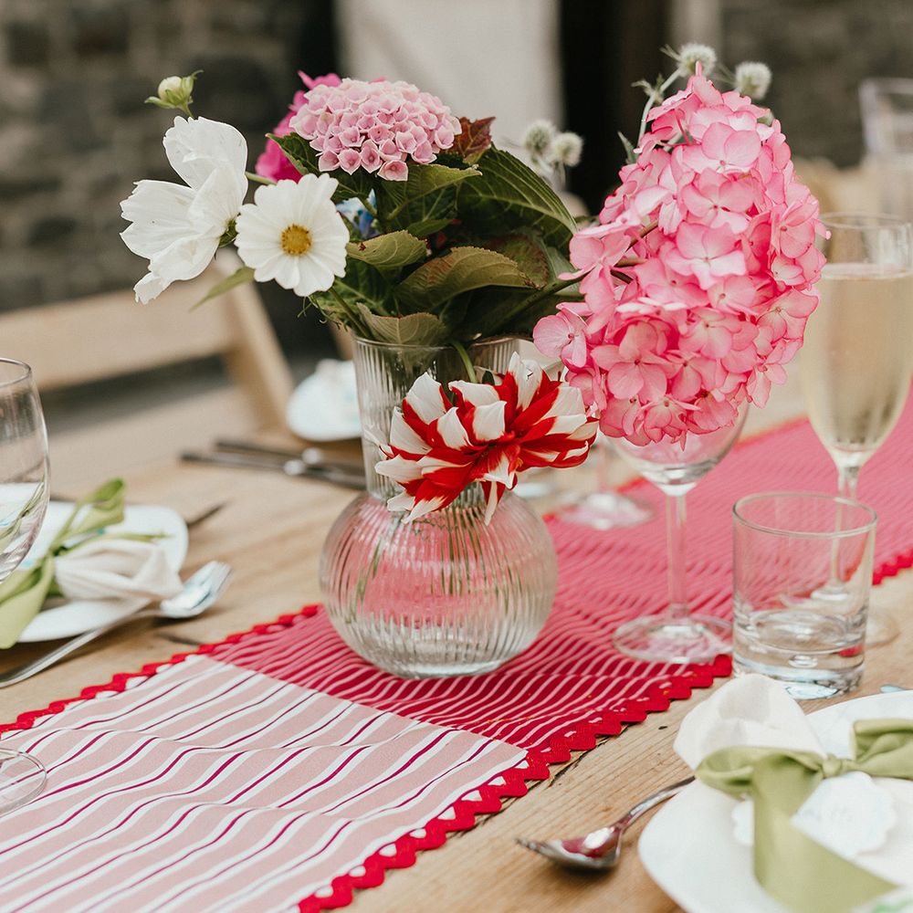 pink-and-white-bud-vases-with-flowers