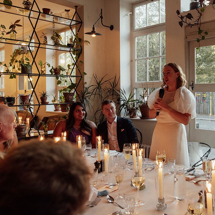 bride-reads-out-wedding-speech