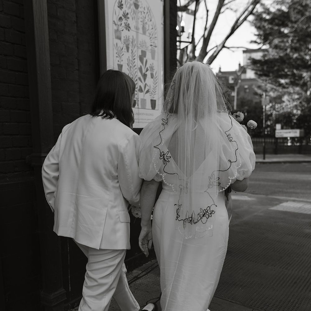 brides-walking-around-london