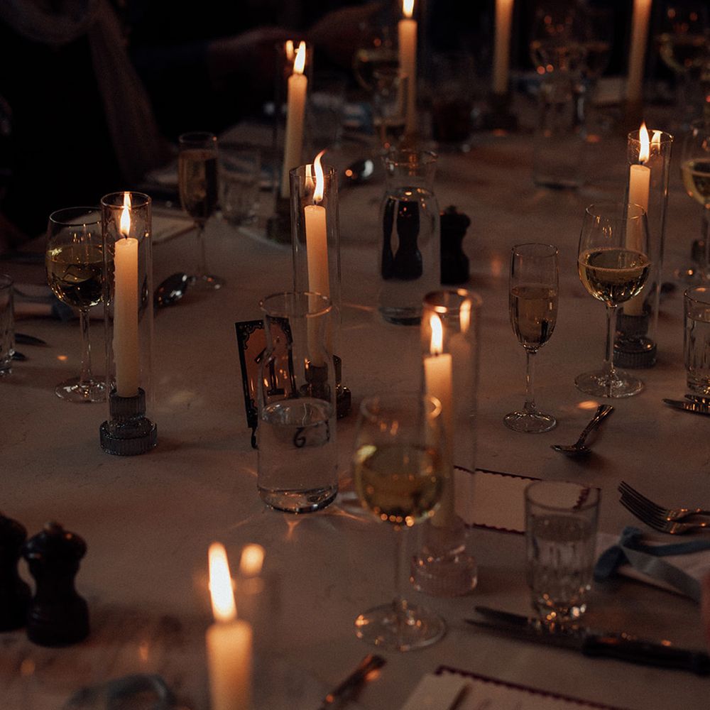 cosy-candlelight-on-wedding-breakfast-table