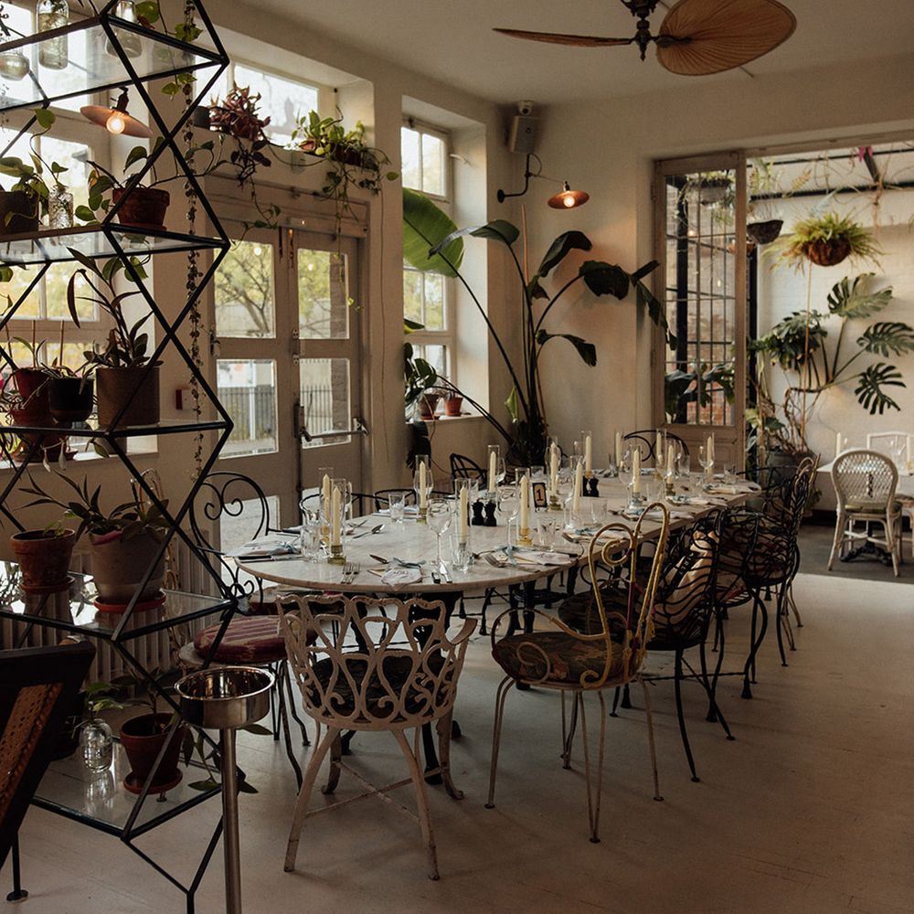 intimate-wedding-breakfast-top-table