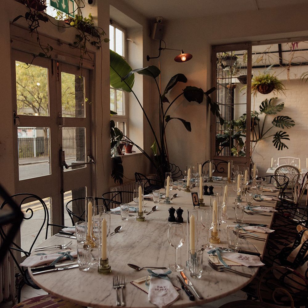 intimate-wedding-breakfast