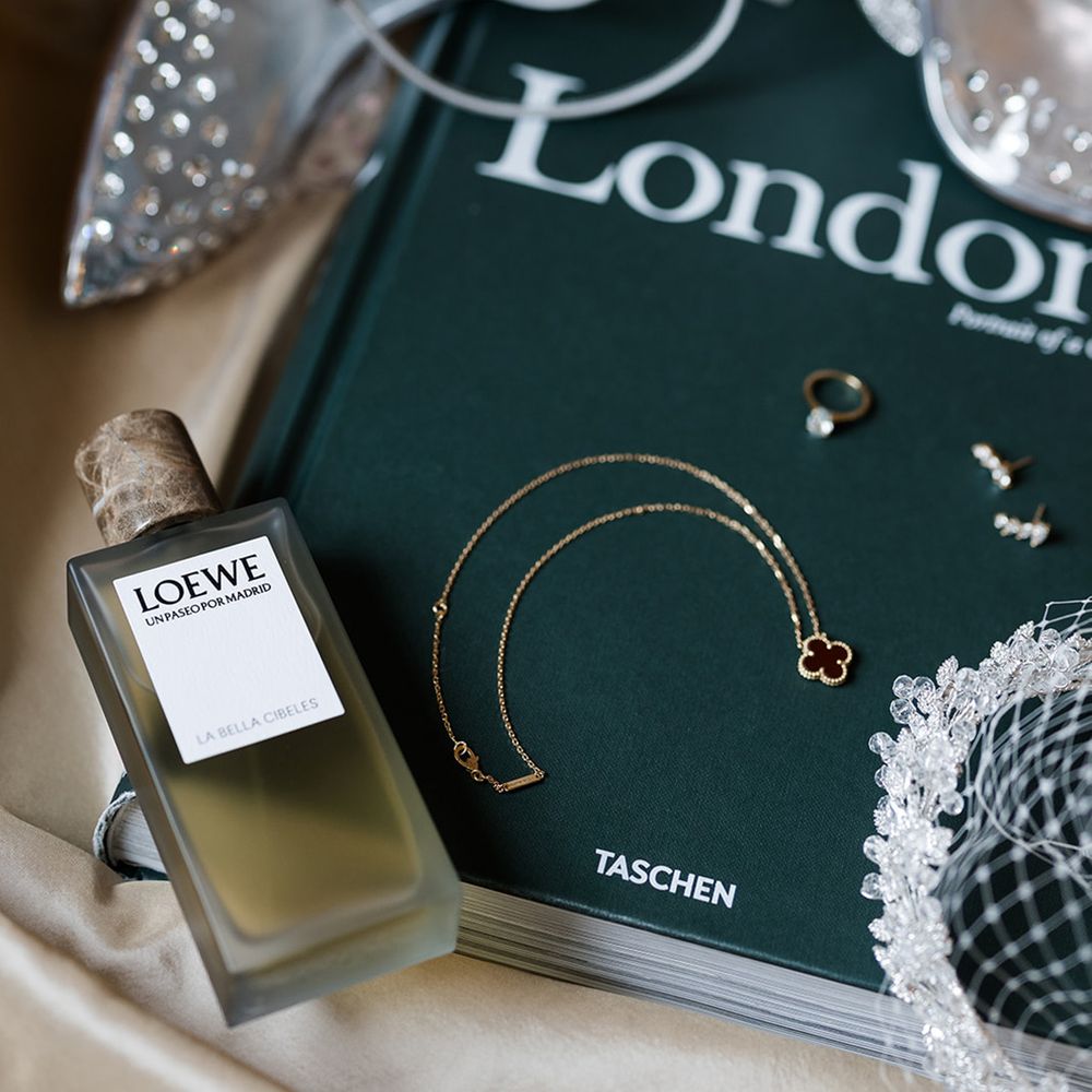 bridal-perfume-and-bridal-accessories