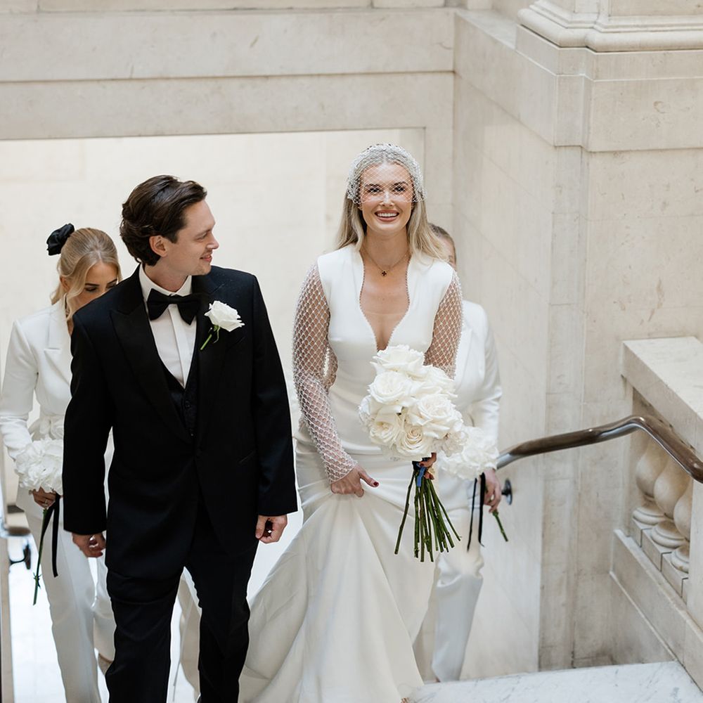 bride-and-bridal-party-arrive-at-old-marylebone-town-hall
