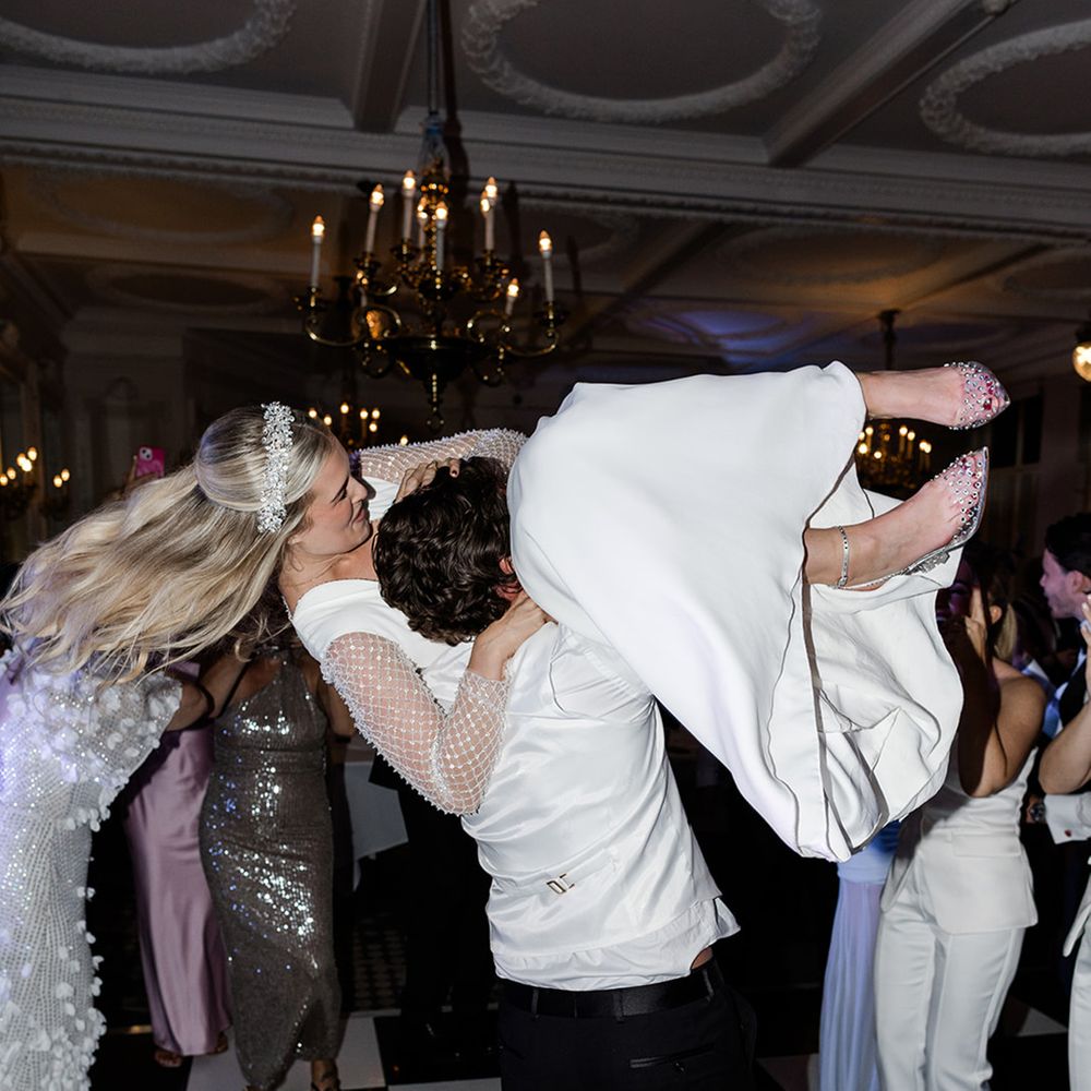 groom-lifts-bride-on-dance-floor-in-funny-lift