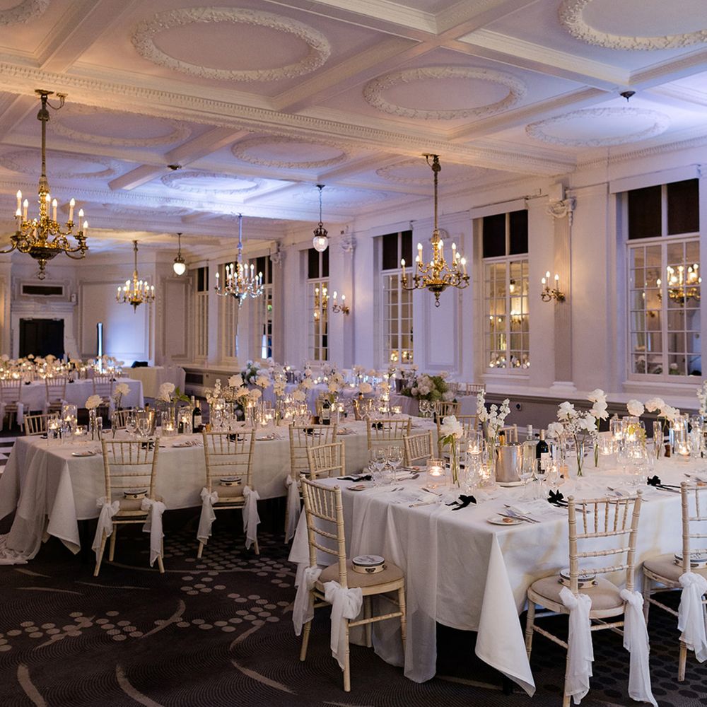 the-dilly-london-wedding-breakfast-set-up