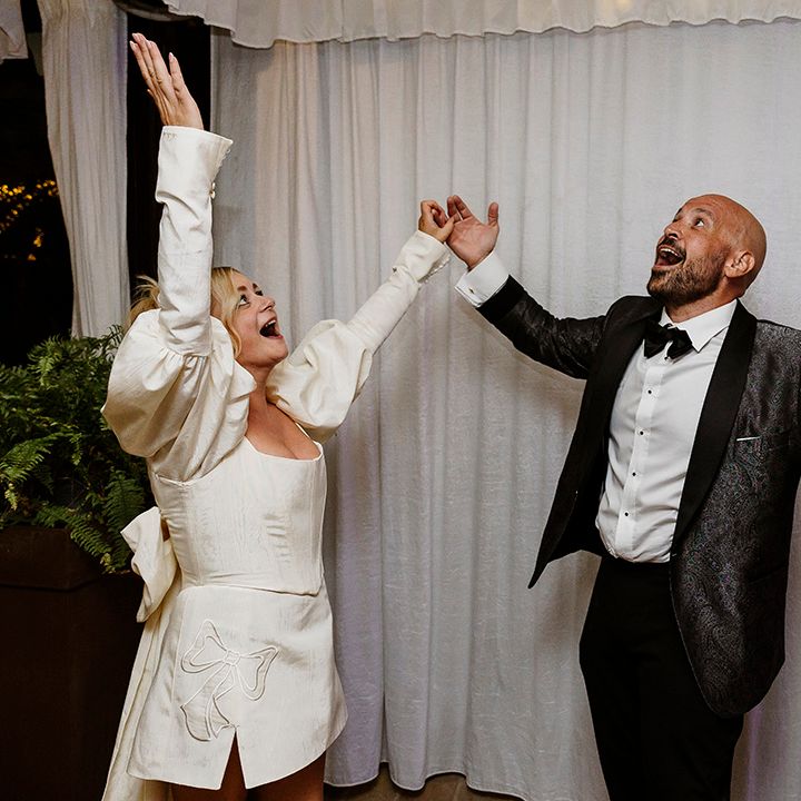 bride-and-groom-singing-at-wedding-reception