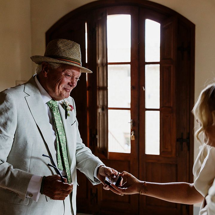 father-of-the-bride-reacts-to-seeing-the-bride