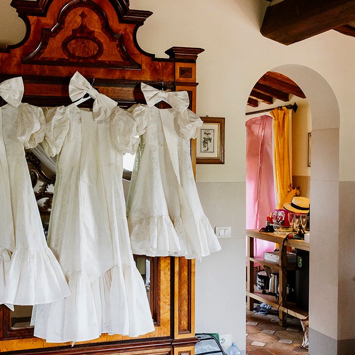 flower-girls-dresses-with-bows