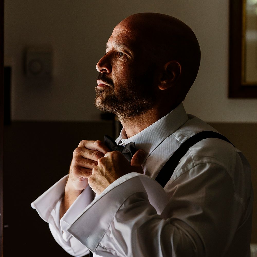 groom-gets-ready-for-wedding