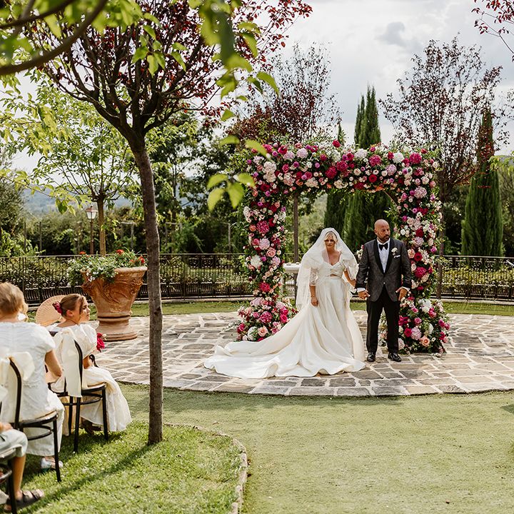 outdoor-tuscany-wedding-ceremony