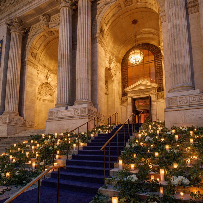 new-york-public-library-wedding-grand-entrance-steps